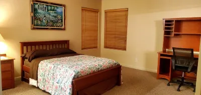 Big Beautiful Home: 4 Bedrooms/9 Beds/1 to18 Guests Hotels near Salinas Valley Art Gallery