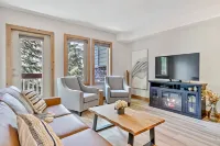 Luxury Condo - Newly Renovated and New Furniture - Outdoor Pool - Mountain Views