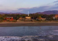 Casa Natalia: Luxurious Oceanfront Villa with Housekeeping and Concierge