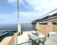 ROMANTIC RETREAT IN PRIME POSITION WITH STUNNING VIEWS TO CLIFFS, MARINA & SEA.
