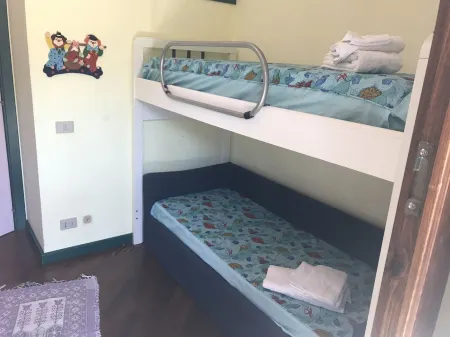 Capomulini villa with private garden, descent to the sea and seasonal swimming pool.