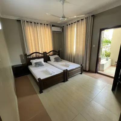 Cozy & Spacious 3BR Near Beach | Pool & Gym  호텔