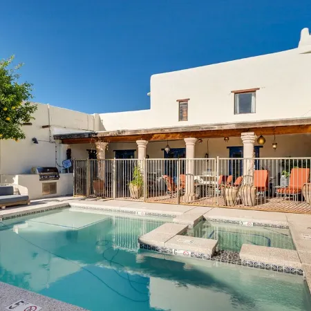 Midtown home with Pool Spa, fire pit, close to U of A, Restaurants, & Shopping