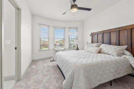 Historic Downtown Brownstone Completely Renovated!