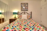Updated Single Story Comal River Condo with Pool-Walk to Downtown NB