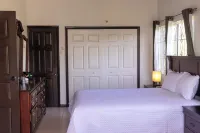 PINES VACATION RENTALS- EXCELLENT LOCATION, MINUTES FROM EVERYTHING.