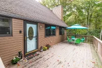 Robin's Nest ~ Hot tub ~ Firepit ~Kids Indoor Treehouse ~Gameroom ~Close to Ski