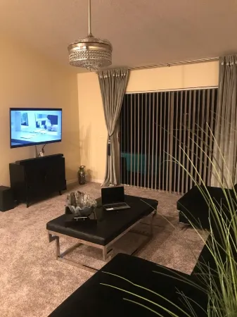 3 Bedroom/2 Bathroom Home with Enclosed Porch (Sleeps 5-6)