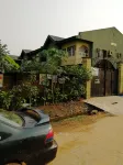 Entire, spacious, furnished 3beds en-suite, as holiday let with BrausengDelight