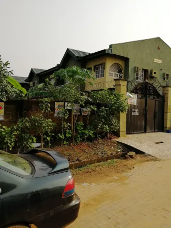 Entire, spacious, furnished 3beds en-suite, as holiday let with BrausengDelight