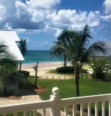 Ocean View , steps from the private beach 2 Bedroom Condo  Up to 6 guests