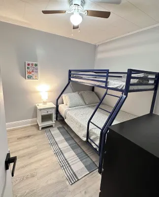 Modern Comfy 2 Bedroom Apartment