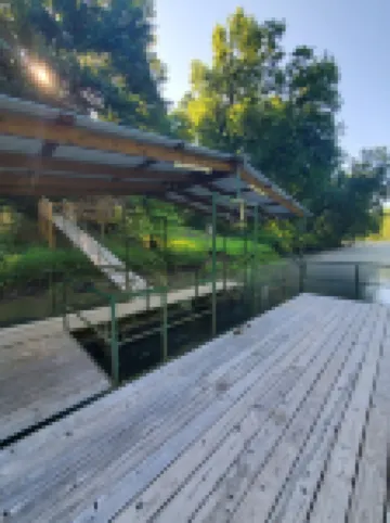 Cozy riverfront cabin! Great fishing & fun for the whole family.