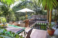 Roof Top Deck with Huge Views, 3 Pools, Chef Included, Game Room, Monkeys Hotels in 
