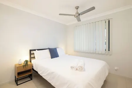 Smart Suites Self Check-in Apartments - 21 Darnley Отели в г. Rocklea