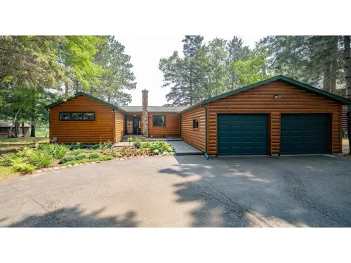 Lovely Lake Retreat for Family Fun on Daggett Lake - With Guest House