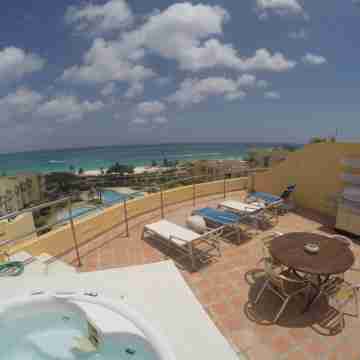 Spacious Penthouse in Paradise, Huge Villa ~ Eagle Beach, rooftop hot tub! Fitness & Recreational Facilities