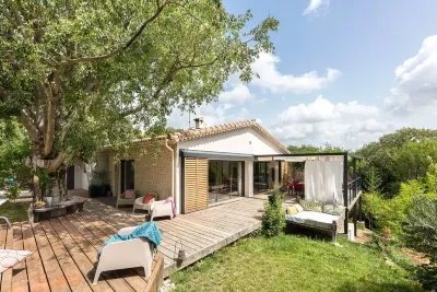 La Coursive: beautiful luxury home with swimming pool Hotels in Hopitaux-Facultes