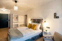 Somewhere ELZ large vacation resort just for your group!