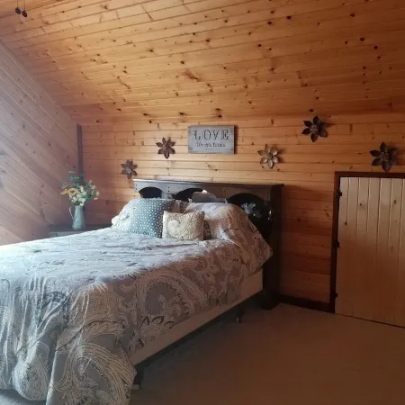 Pictured Rocks Lodge 5 minutes from Munising! Recently remodeled!