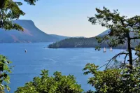Oceanfront Suite with Hot Tub