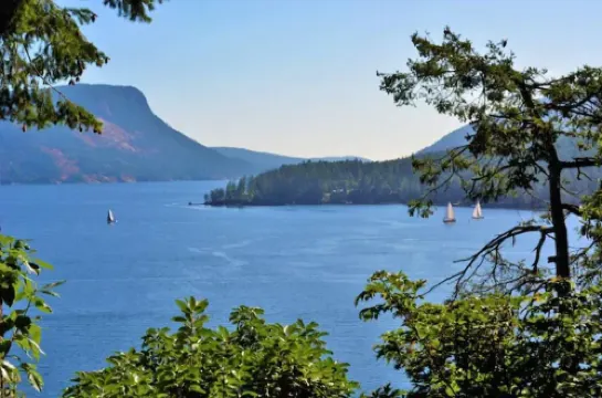 Oceanfront Suite with Hot Tub