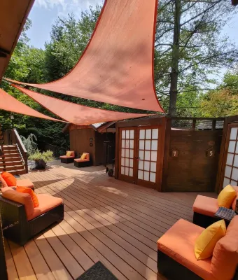 Paradise found! Escape,relax, renew and retreat to nature. Lakefront views await