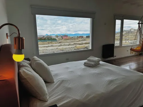 Casa Abruzzo: Cozy Retreat with Stunning Andes Mountains and Lake Views