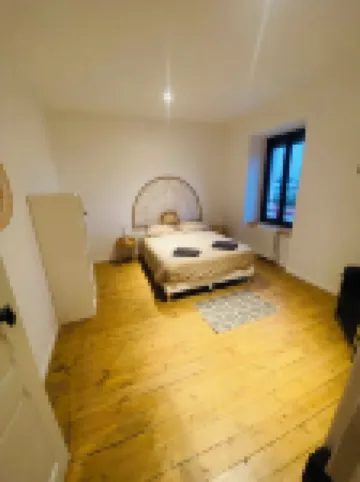 Magnificent 9-person house close to town center.