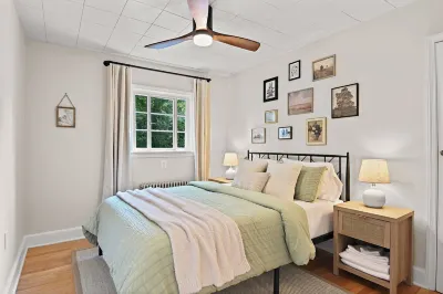 Retreat in Historic Downtown Leesburg - Walkable to Everything! Hotels near Burberry Outlet