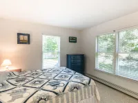 Beautiful 3 bedroom  2 bath Home / Close to Town & Beach Hotels in Oak Bluffs