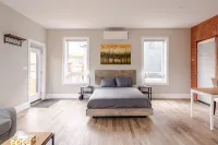 Single Bachelor unit en-suite Across from Google