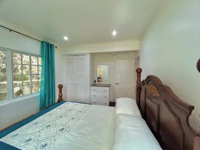 Spacious Family Cottage with Tropical Views Hotels in 