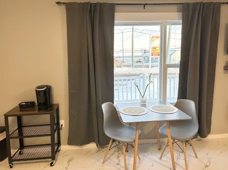 Chapel Suites - Deluxe King Suite