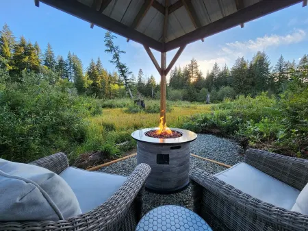 Private Hideaway, Wetland Views! Heather Cottage