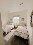 Charming Garden City Bungalow - Sleeps 17