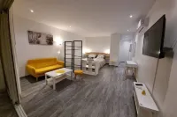 Superb, bright studio overlooking pool and lagoon