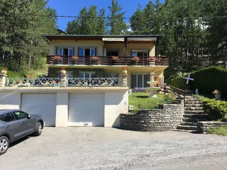 Superbe Appartement en rez de Chaussée de Villa Plein sud Отели в г. Барселоннет