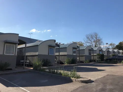 Travellers Motor Village Hotels in Mayfield West