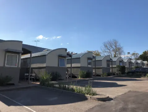 Travellers Motor Village