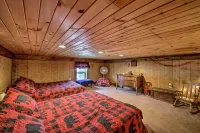 'The Bovard Lodge' Rustic Cabin Near Ohio River!