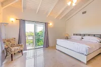 Sea La Vie - Beachside 4 Bedroom Villa, Unit #1