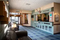 The Caledonian Claymore Hotel - parking