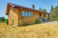 Westport Retreat w/ Pool Table: Walk to State Park