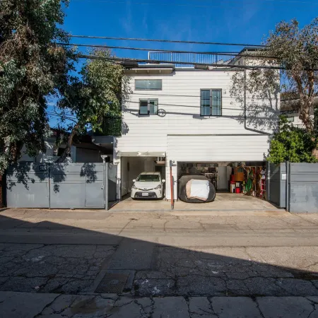 Modern Loft Rooftop Deck Venice Beach Studio Bedroom Apts by RedAwning
