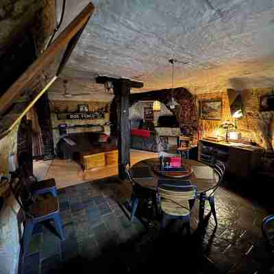 Di's Dugouts Rooms