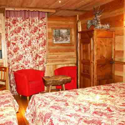 Logis Hôtel de la Chaussée Rooms