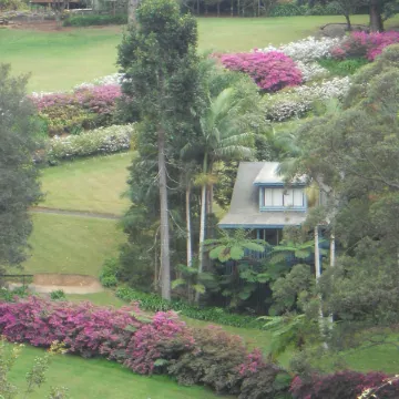 Montville Country Cabins Отели рядом с достопримечательностью «Mapleton Observatory»