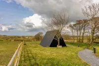 The Tri-pod Hotels in Lampeter