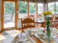 Marketa's Bed and Breakfast Hotels near Laurel Point